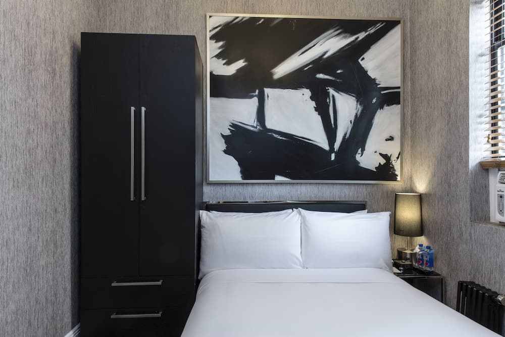 Square Hotel