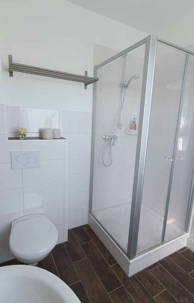 Bed & Kitchen