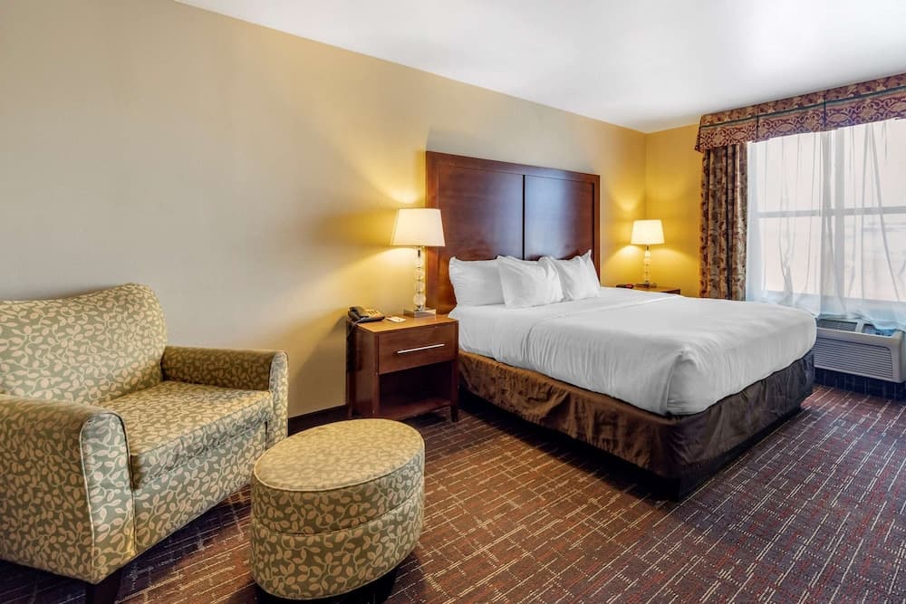 Spark by Hilton Shawnee