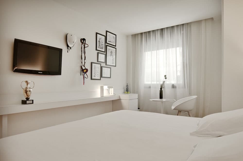 Pol & Grace Hotel