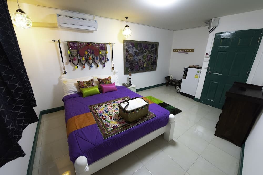 Yellow Lamoon Hotel