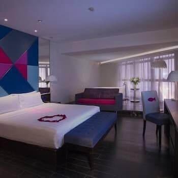 Orange Hotel Select