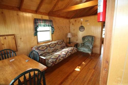 Lakefront Cedar Cabin - 8