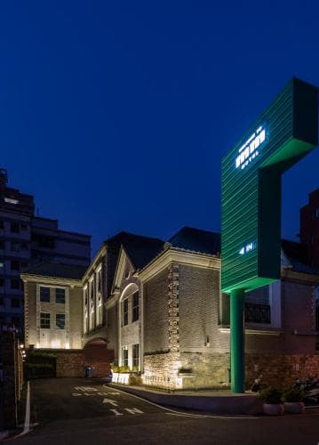 Mmmotel
