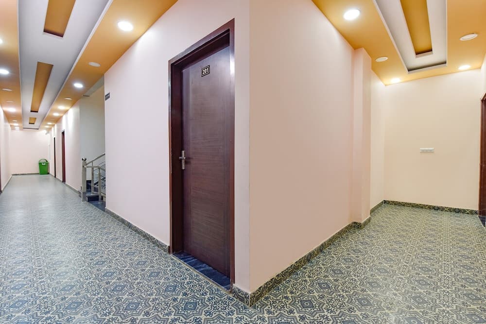 Fabhotel Sarvika