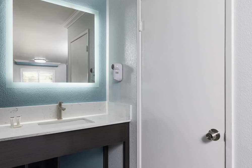 Red Lion Inn & Suites Lemoore