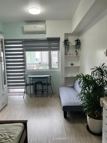 De Luxe, Standard and Studio Suites -The Breeze Residences-close to Airport,Mall of Asia, US Embassy