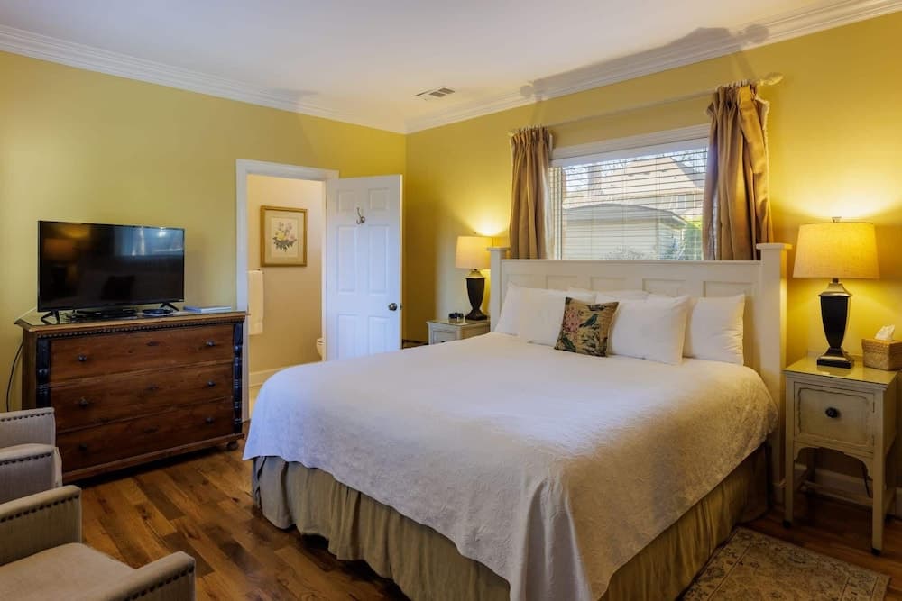 Chanticleer Inn Bed & Breakfast
