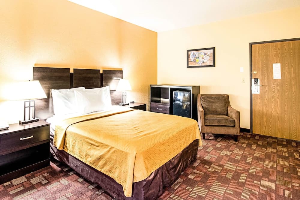 Econo Lodge Watertown