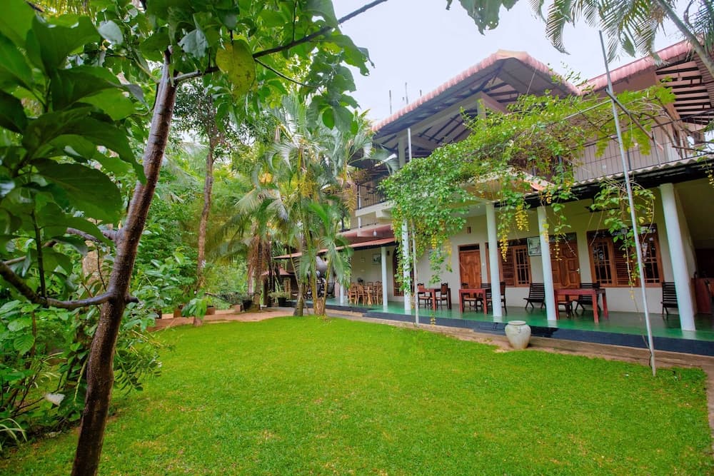 Yala River Face Inn