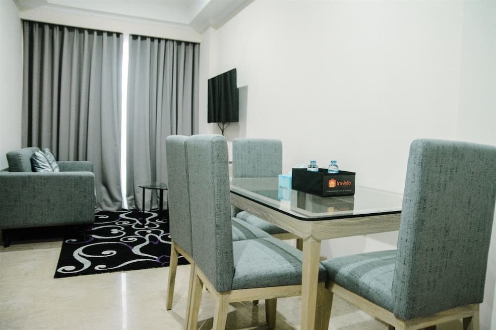 2BR Deluxe and Modern Menteng Park Apartment By Travelio