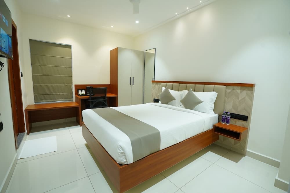 LEONAR HOTEL