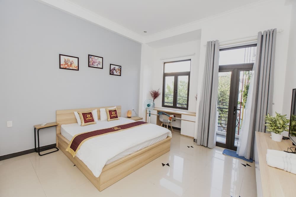 Shjmily House