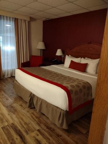 Ramada By Wyndham Albert Lea