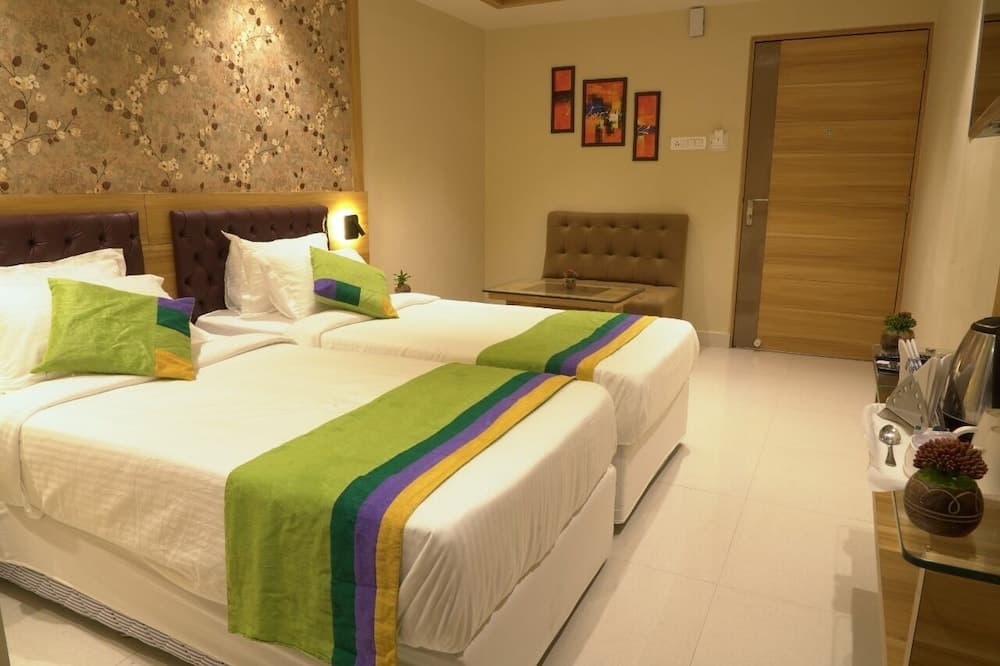 Click Hotel Capital House