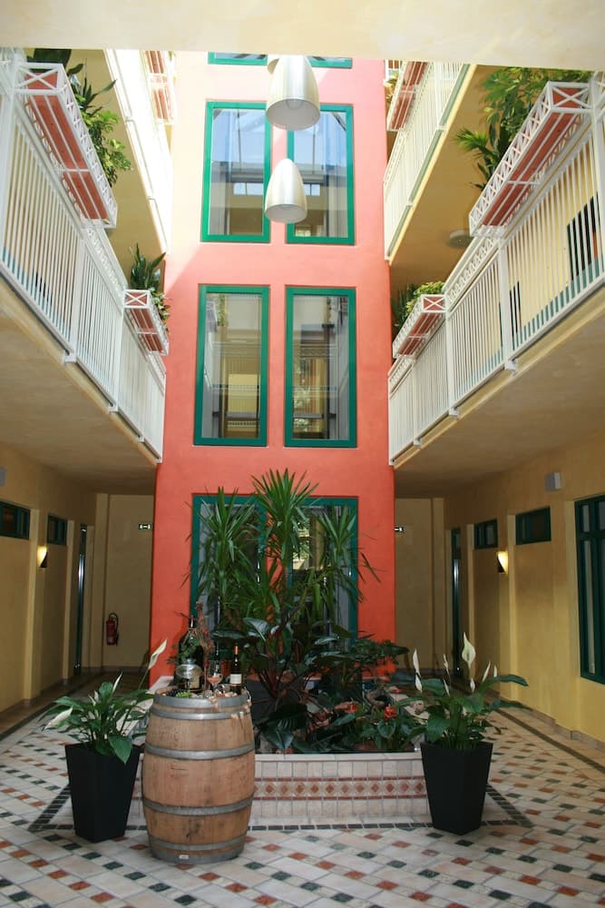 Atrium Appartement-Hotel