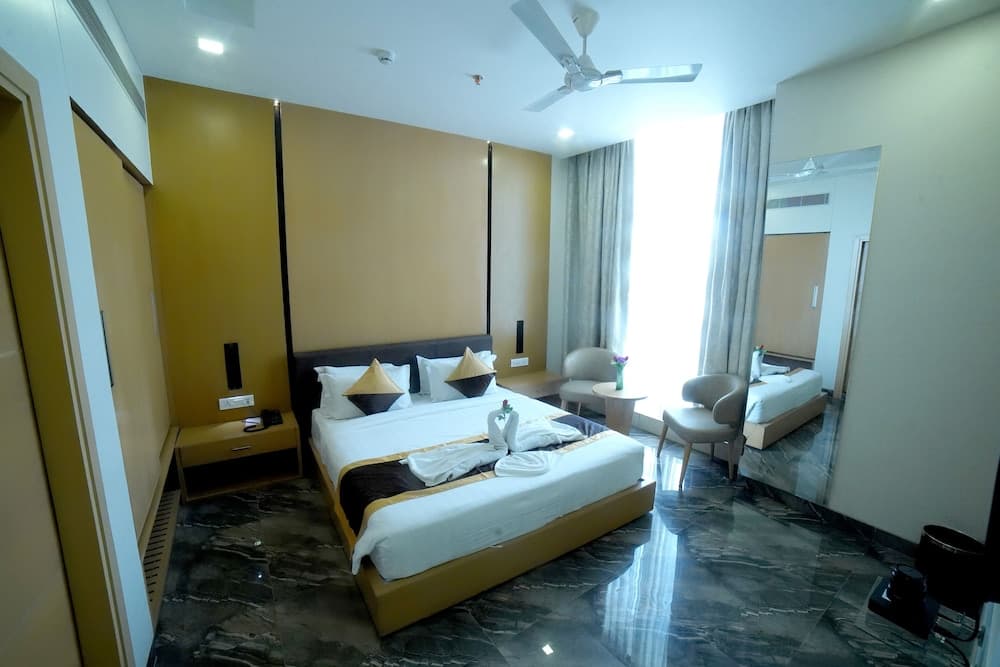 Alexander Luxury Hotel