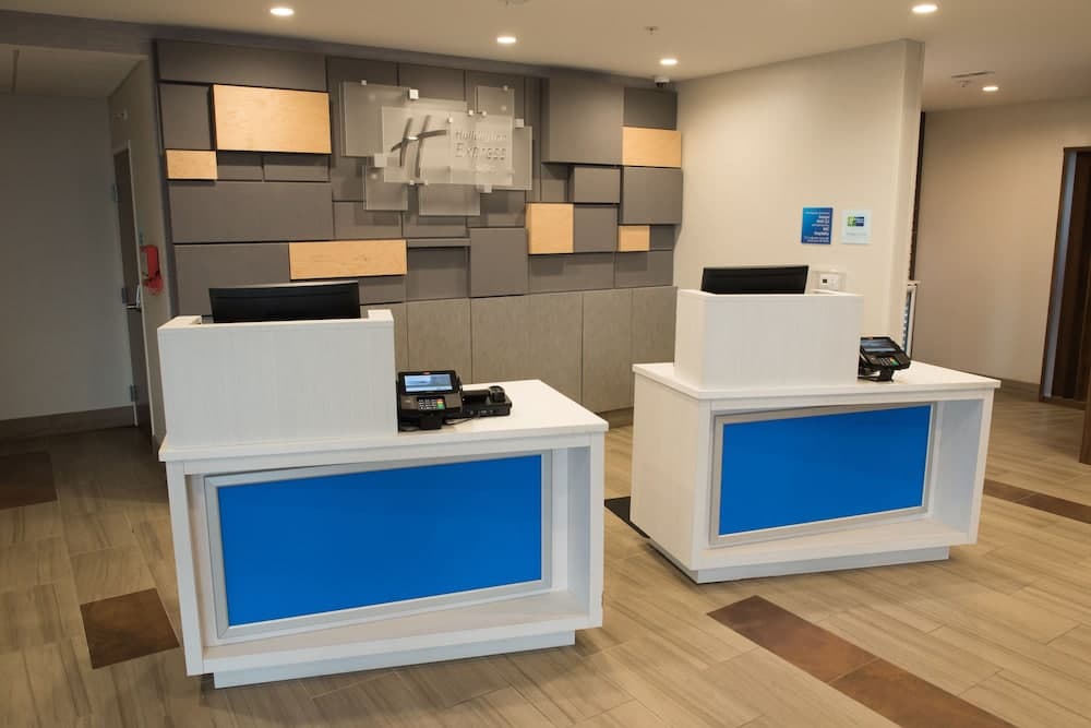 Holiday Inn Express & Suites - Merrillville by IHG