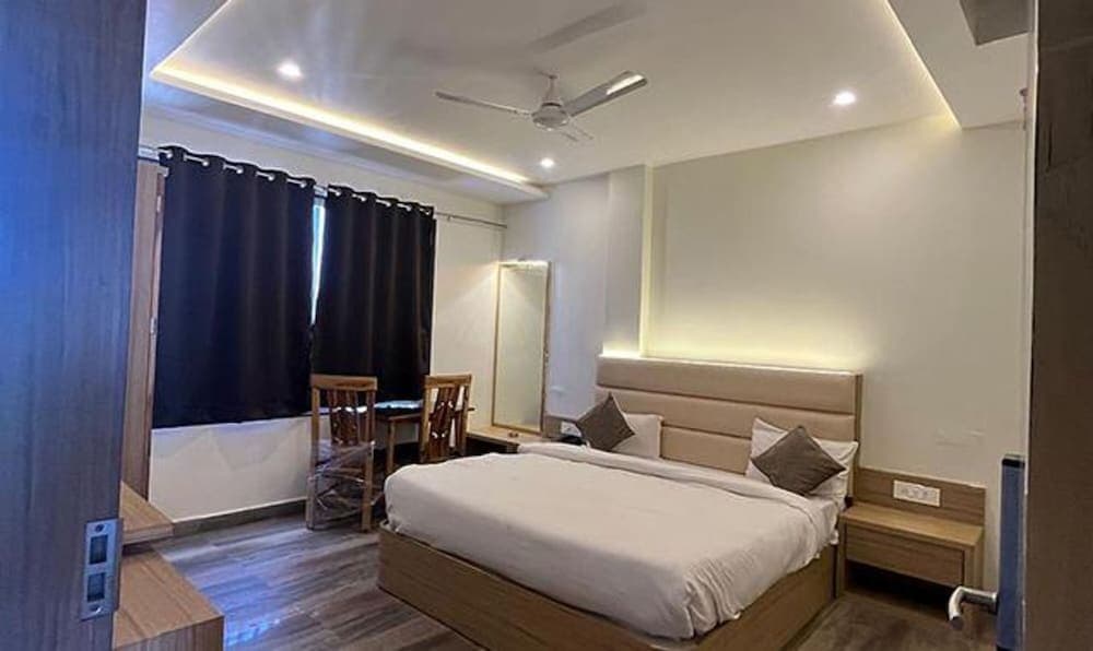 FabHotel Prakash