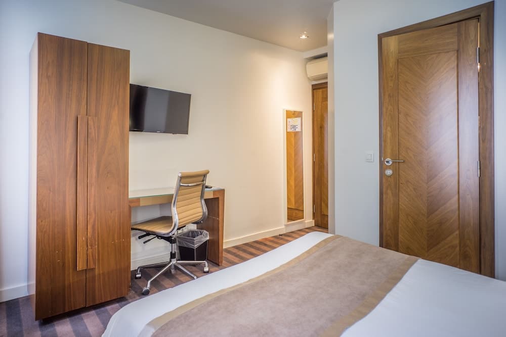 Art Hotel Batignolles