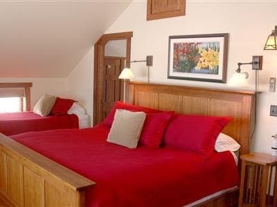 White Pillars Lodging