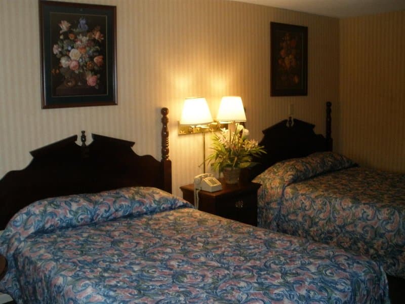 Home Town Inn