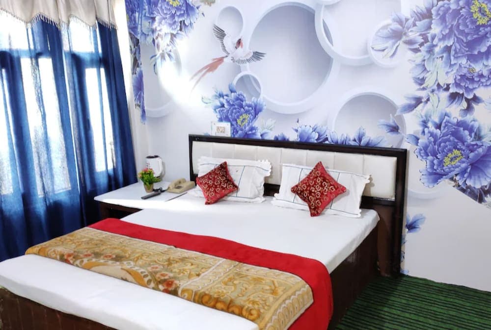 Goroomgo Galaxy Inn Manali