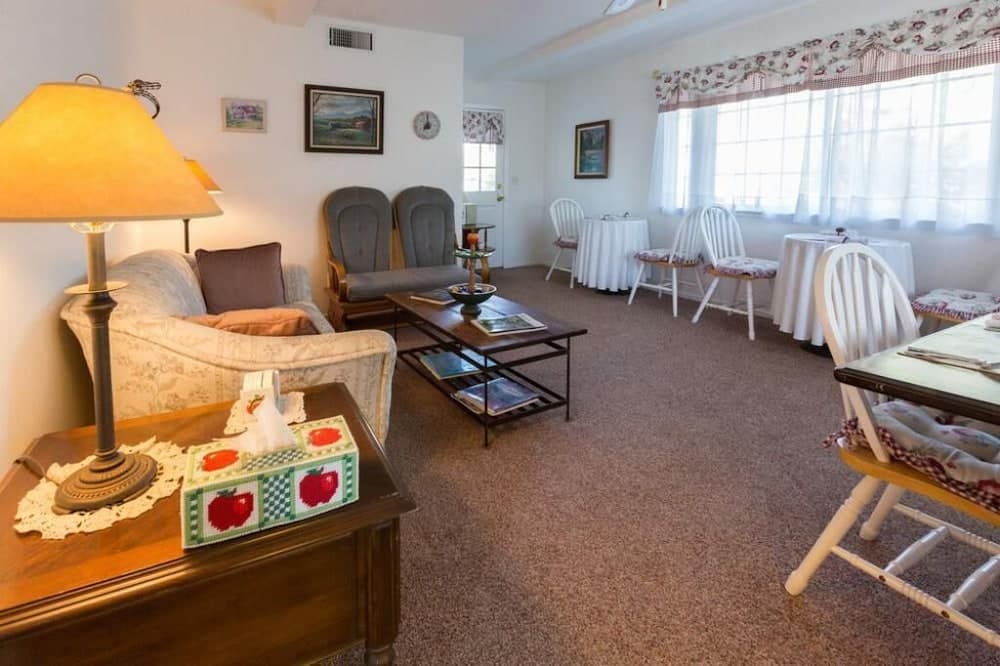 Apple Blossom Inn