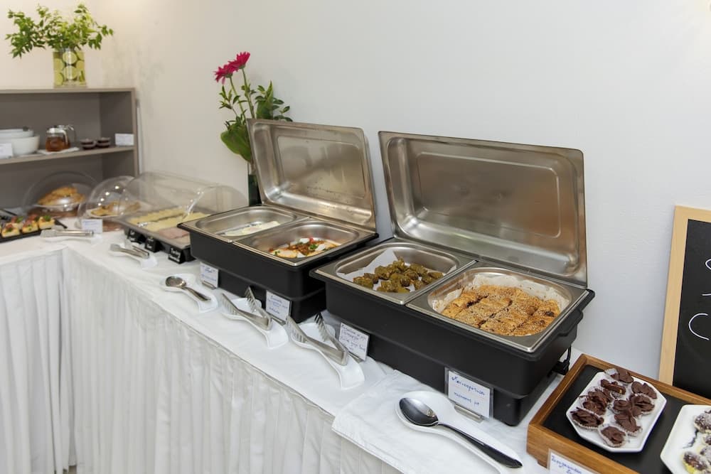 Athina Beach Hotel