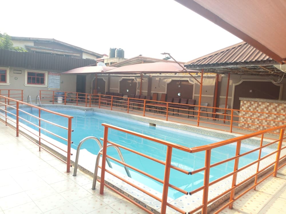 Aquatic Suites Lounge -Classic Standard