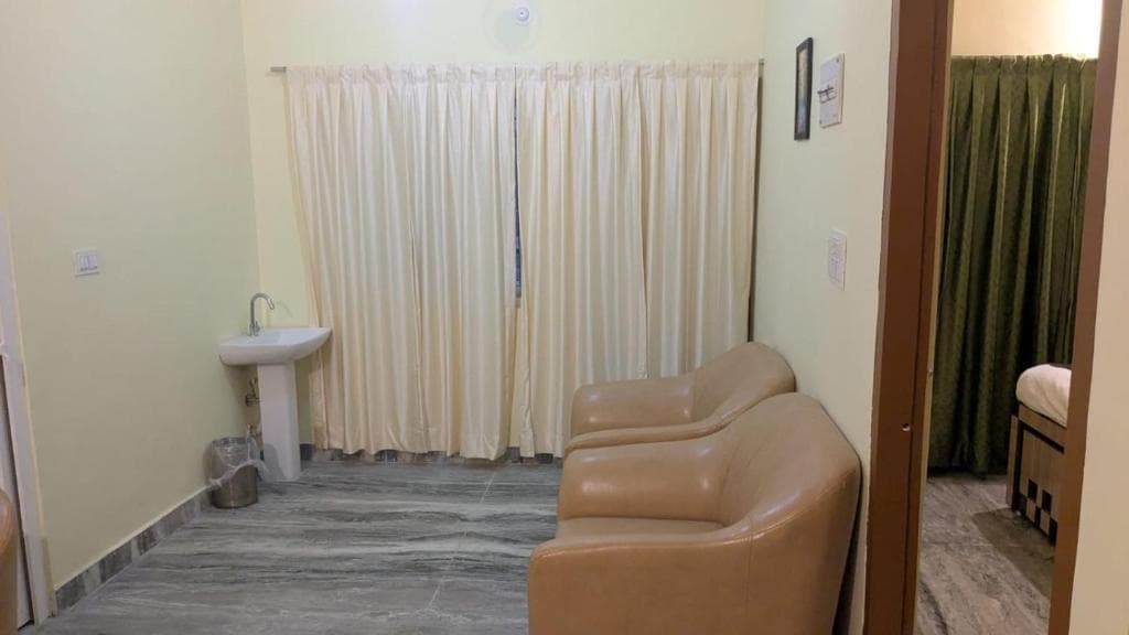 De Anmol Suites