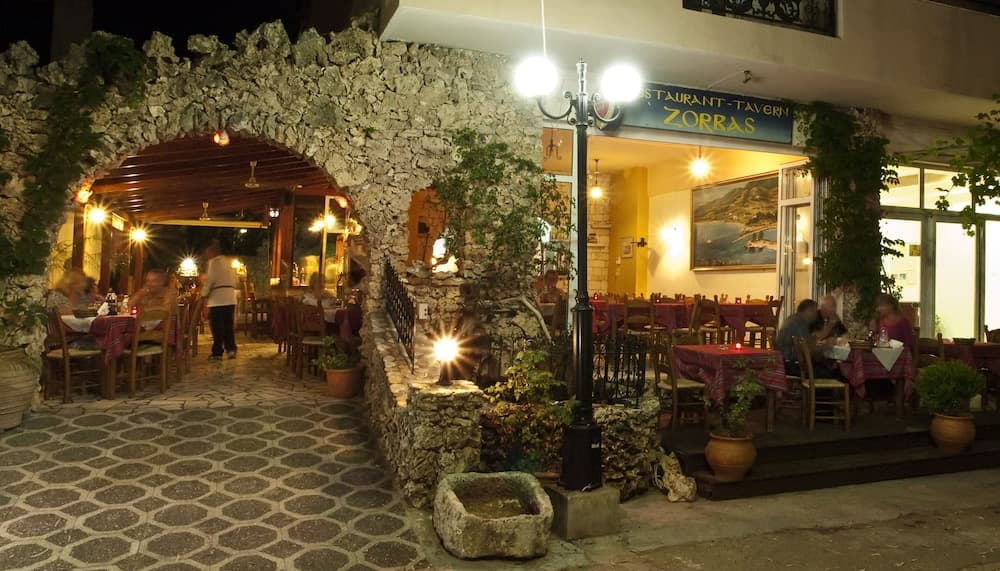 Zorbas Studios & Apartments