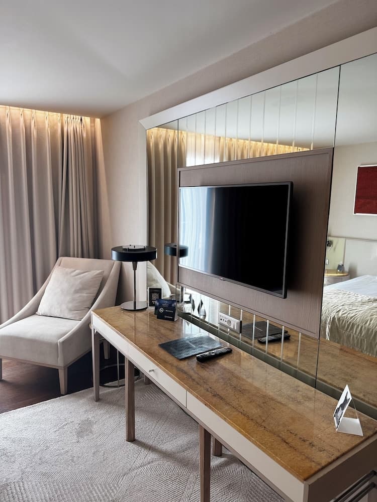 Charisma De Luxe Hotel