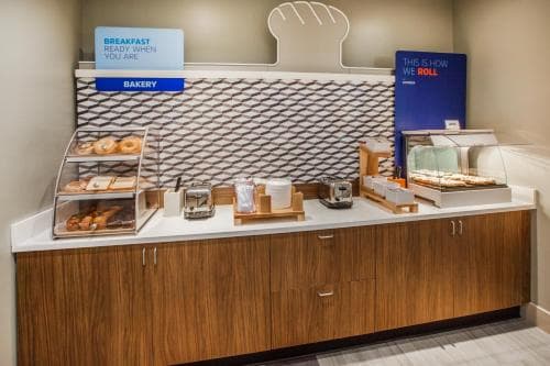 Holiday Inn Express & Suites - San Jose Airport by IHG