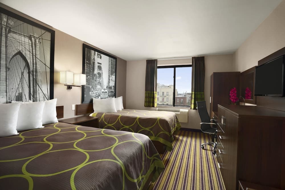 Super 8 By Wyndham Bronx