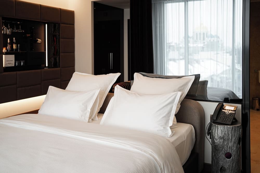 11 Mirrors Design Hotel