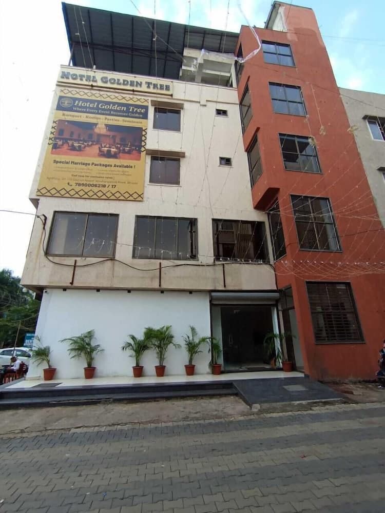 HOTEL GOLDEN TREE