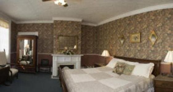 Rogues Harbor Inn