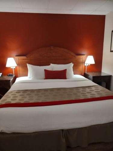 Ramada By Wyndham Albert Lea