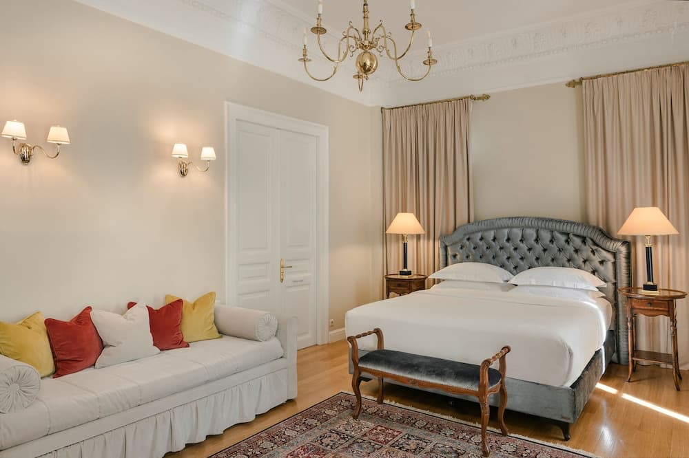 Noble Suites