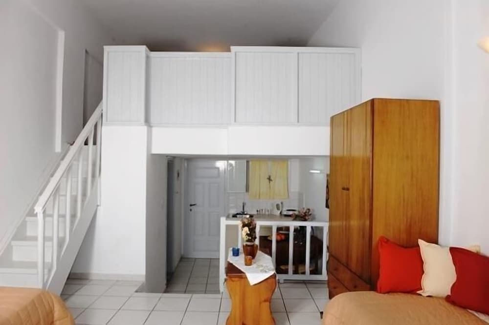 Kamaria Apartments