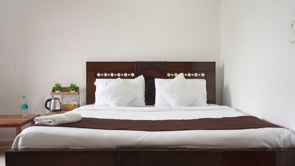 Qotel Hotel Peeragarhi