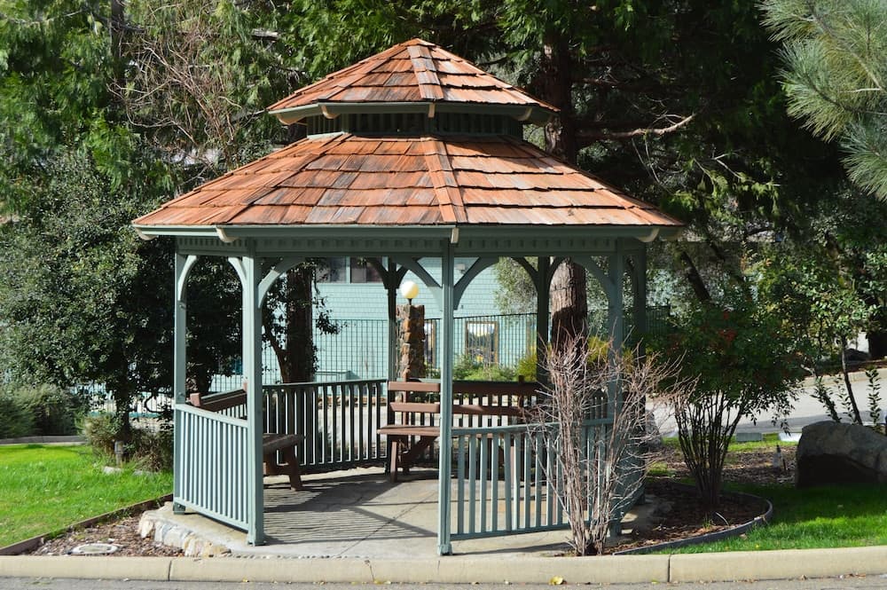 Cedar Lodge