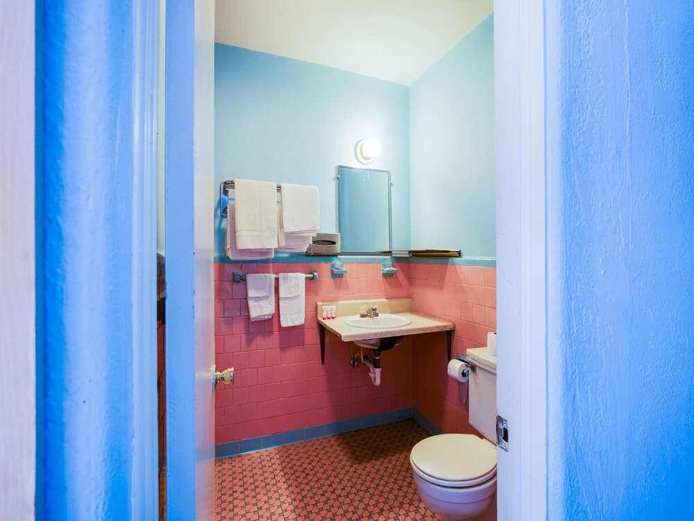 Blue Jay Motel