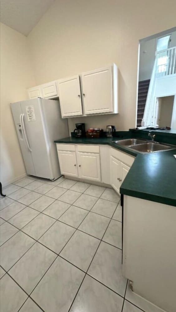 South Facing Private Pool & Spa - Family Friendly Vacation Home with White Rose Villas