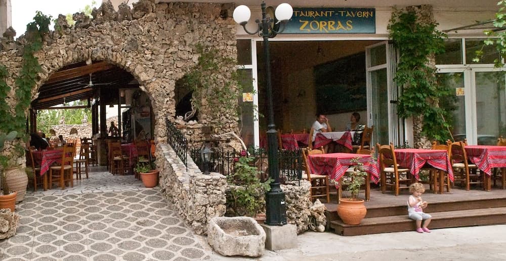 Zorbas Studios & Apartments