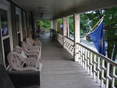 Maplehurst Inn