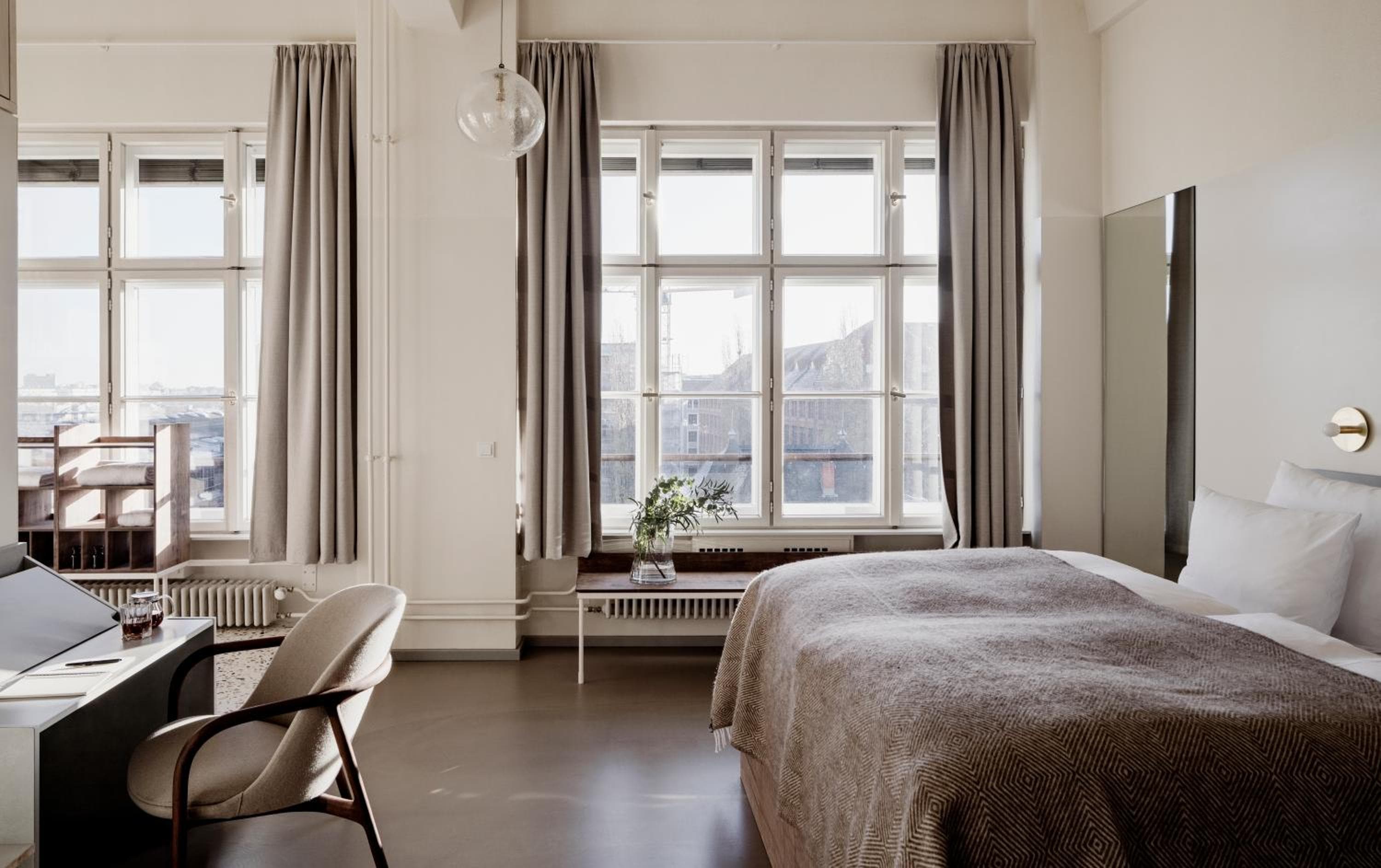 Nuitee hotel image