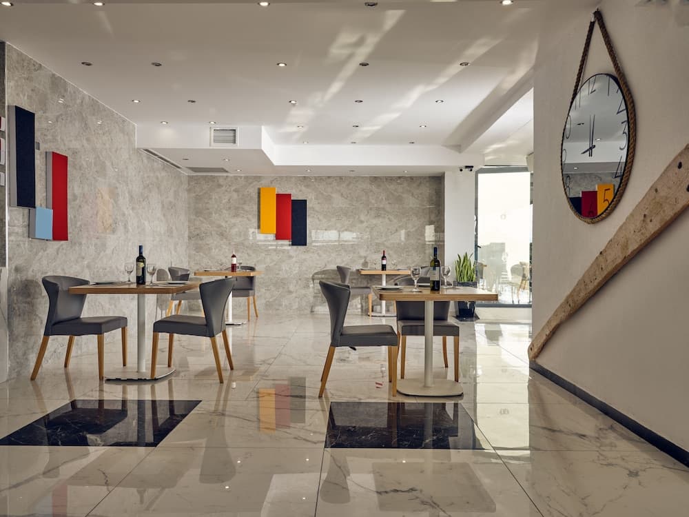 Cavo Orient Beach Hotel