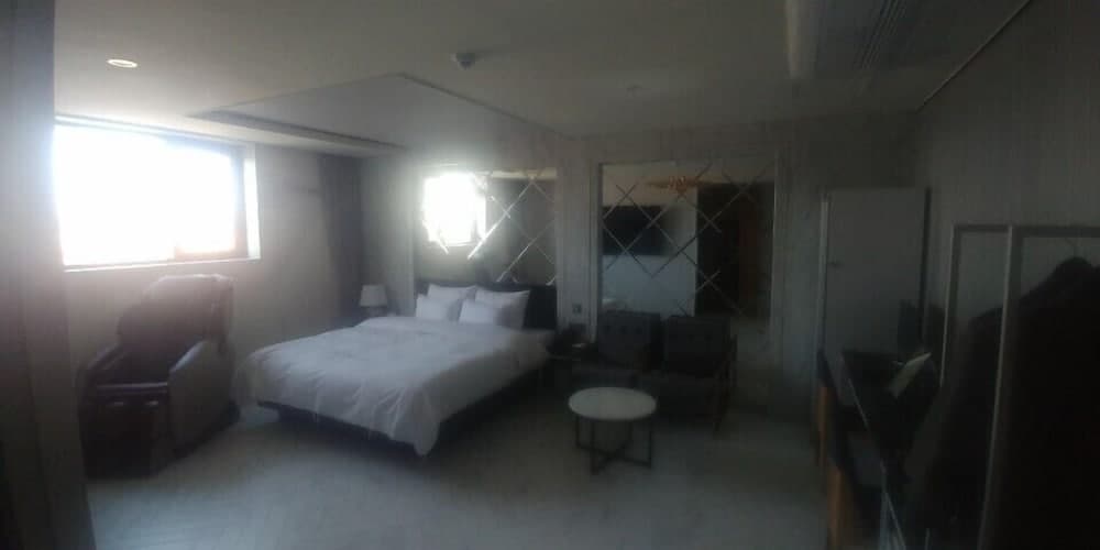 Central Hotel